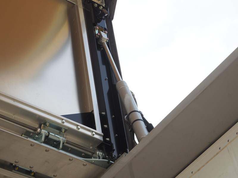 いすゞ ギガ ウイング車 大型 QKG-CYJ77A 年式 H27[写真18]