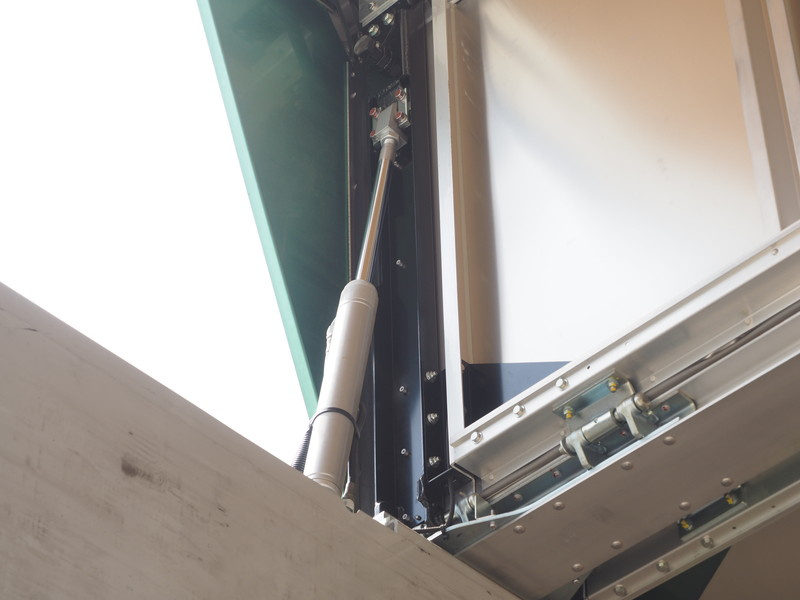 いすゞ ギガ ウイング車 大型 QKG-CYJ77A 年式 H27[写真17]