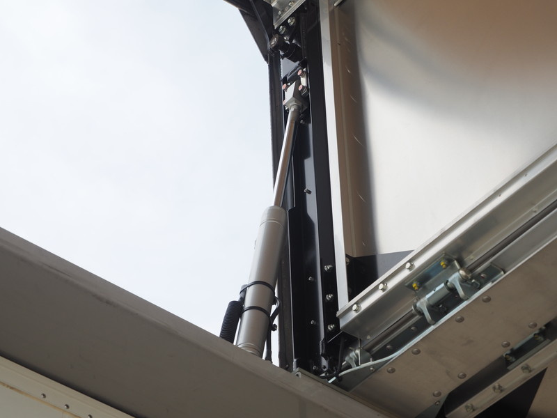 いすゞ ギガ ウイング車 大型 QKG-CYJ77A 年式 H27[写真13]