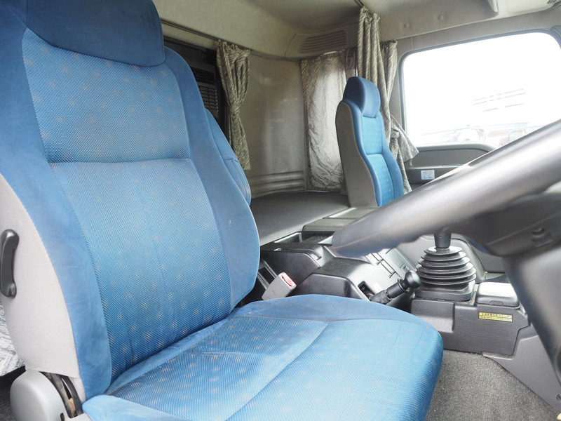 いすゞ ギガ ウイング車 大型 QKG-CYJ77A 年式 H27[写真30]