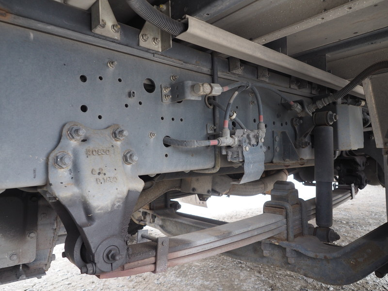 いすゞ ギガ ウイング車 大型 QKG-CYJ77A 年式 H27[写真41]