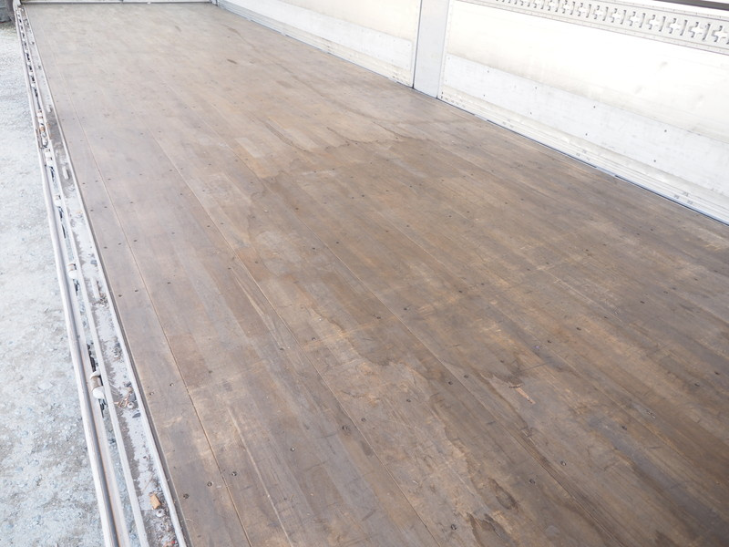 いすゞ ギガ ウイング車 大型 QKG-CYJ77A 年式 H27[写真24]