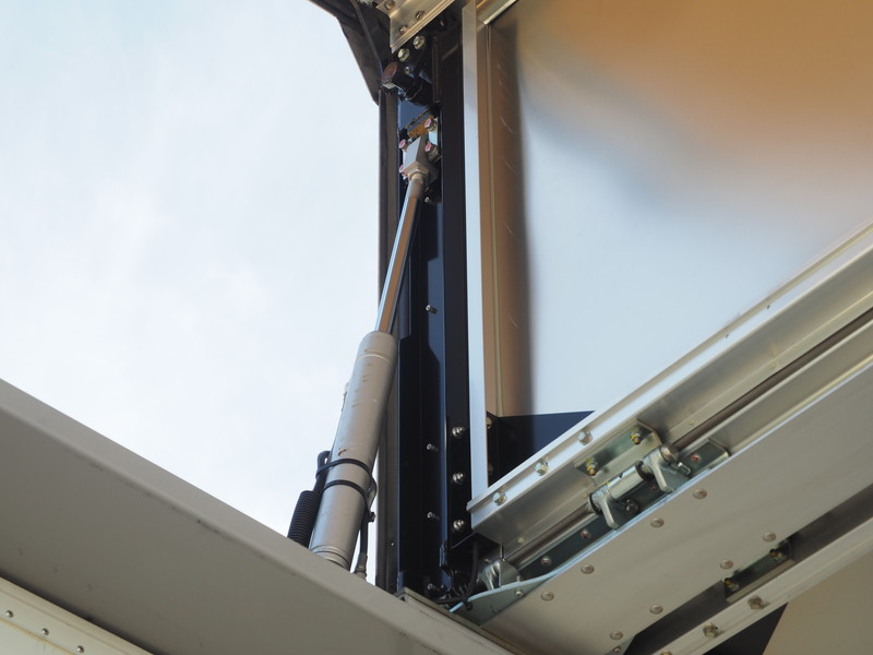 いすゞ ギガ ウイング車 大型 QKG-CYJ77A 年式 H27[写真14]