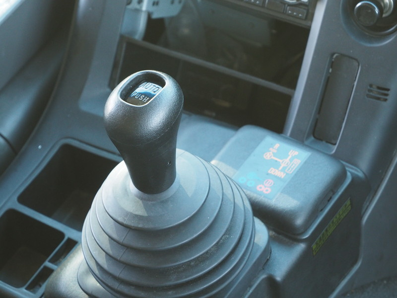 いすゞ ギガ ウイング車 大型 QKG-CYJ77A 年式 H27[写真39]