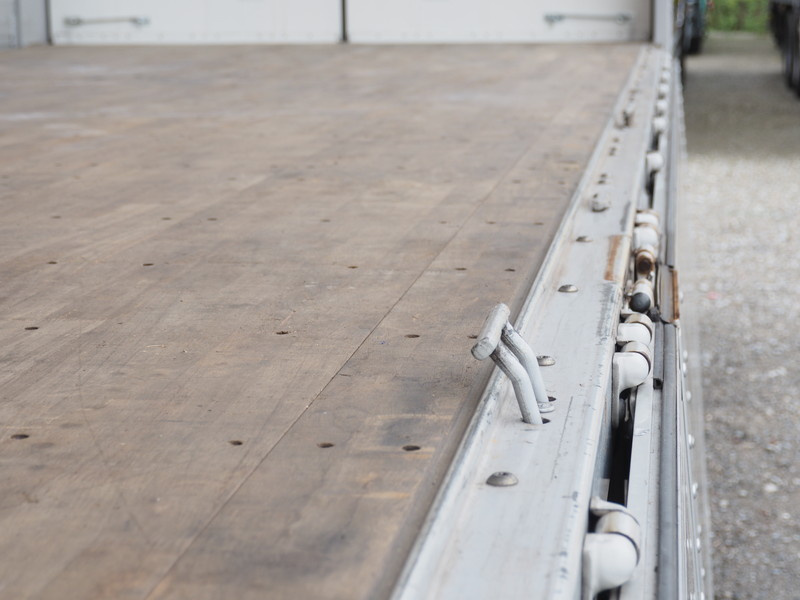 いすゞ ギガ ウイング車 大型 QKG-CYJ77A 年式 H25[写真24]