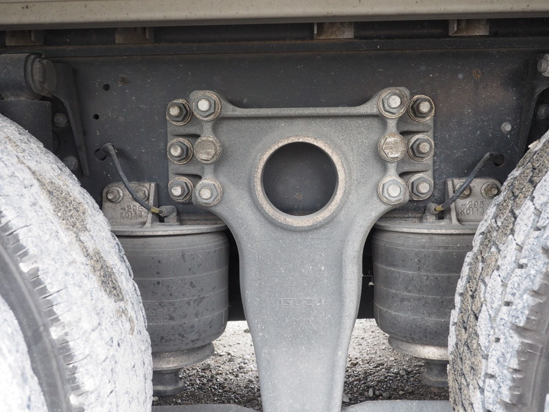 いすゞ ギガ ウイング車 大型 QKG-CYJ77A 年式 H25[写真41]