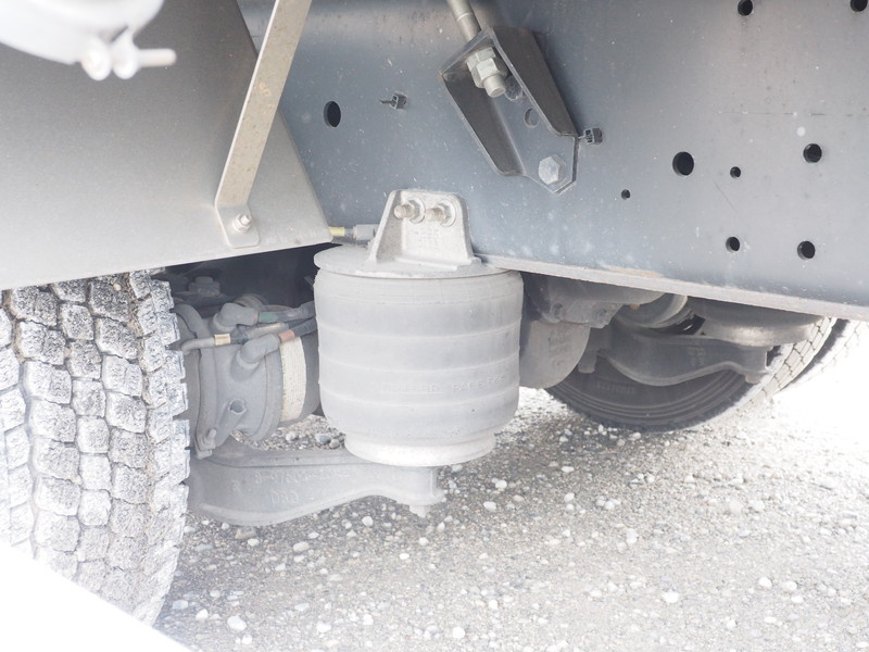 いすゞ ギガ ウイング車 大型 QKG-CYJ77A 年式 H25[写真40]