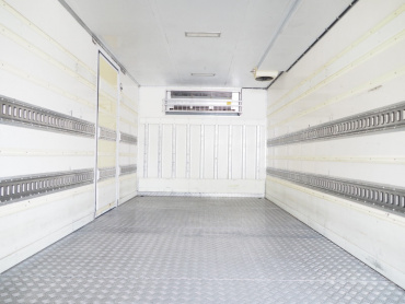 いすゞ フォワード 冷凍バン 中型 TKG-FRR90T2 年式 H27 [写真18]