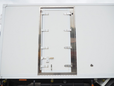 いすゞ フォワード 冷凍バン 中型 TKG-FRR90T2 年式 H27 [写真16]