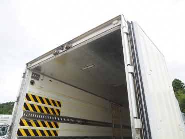 いすゞ フォワード 冷凍バン 中型 TKG-FRR90T2 年式 H27 [写真23]