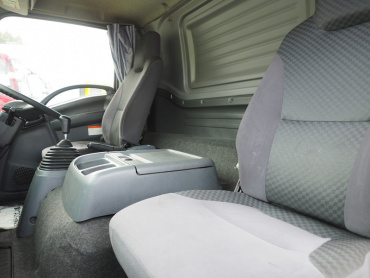 いすゞ フォワード 冷凍バン 中型 TKG-FRR90T2 年式 H27 [写真30]