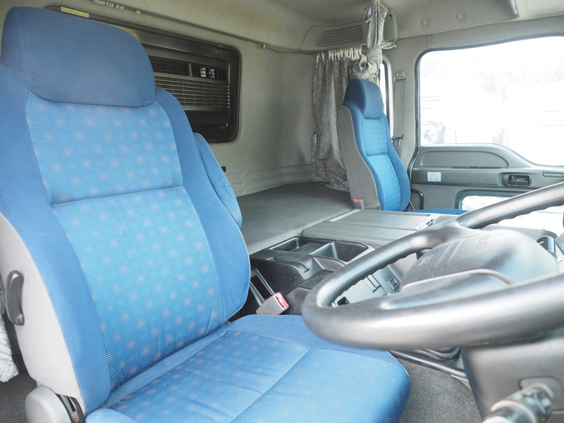 いすゞ ギガ ウイング車 大型 QKG-CYJ77A 年式 H27[写真29]