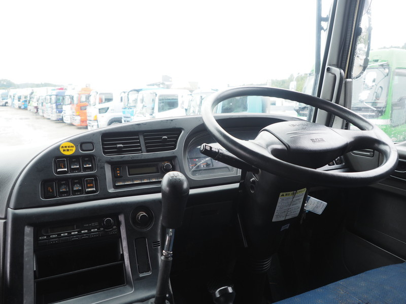 いすゞ ギガ ウイング車 大型 PDG-CYJ77W8A 年式 H21[写真37]