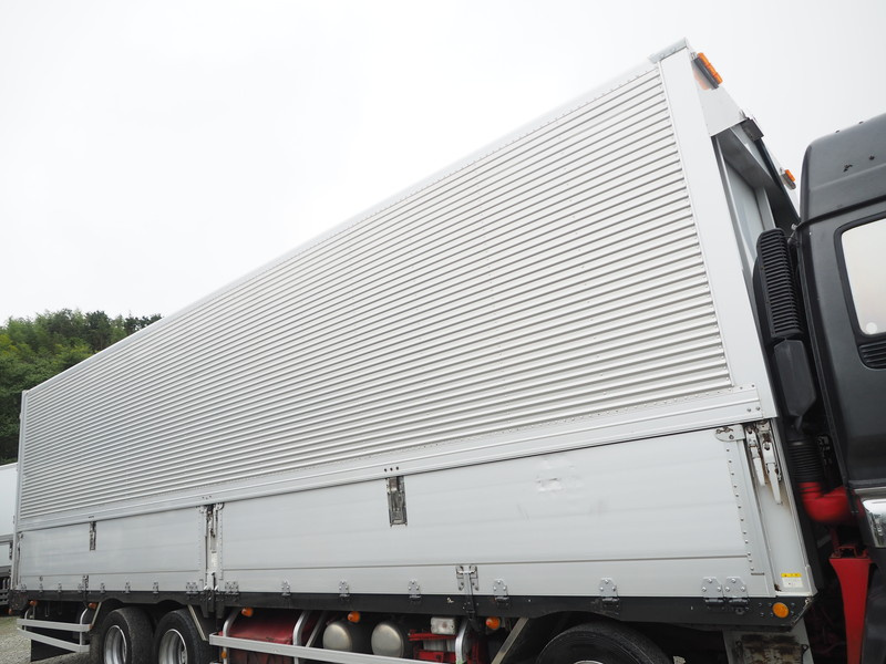 いすゞ ギガ ウイング車 大型 PDG-CYJ77W8 年式 H22[写真08]