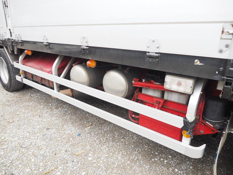 いすゞ ギガ ウイング車 大型 PDG-CYJ77W8 年式 H22[写真09]