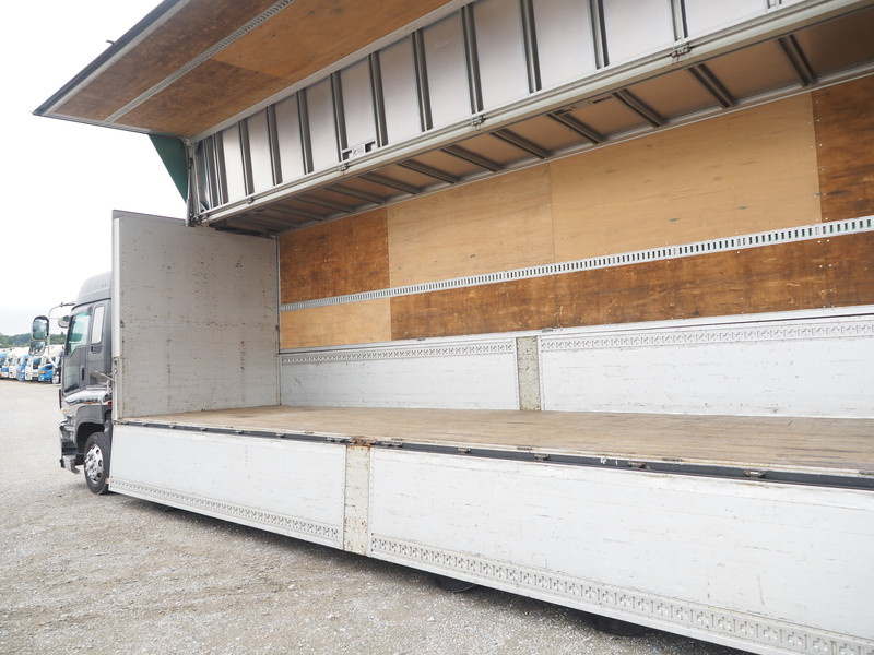 いすゞ ギガ ウイング車 大型 PDG-CYJ77W8 年式 H22[写真18]