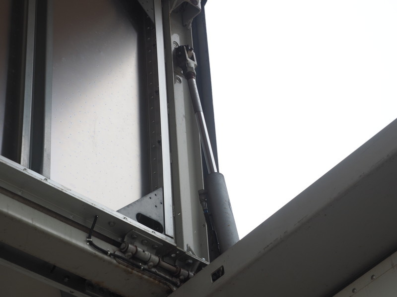 いすゞ ギガ ウイング車 大型 PDG-CYJ77W8 年式 H22[写真17]