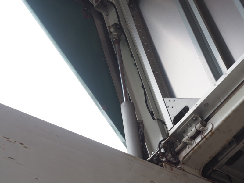 いすゞ ギガ ウイング車 大型 PDG-CYJ77W8 年式 H22[写真16]