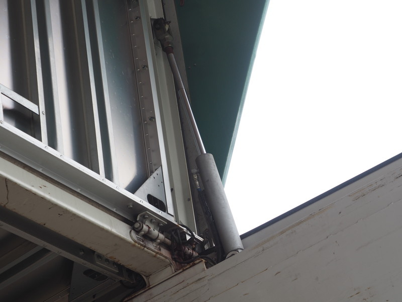 いすゞ ギガ ウイング車 大型 PDG-CYJ77W8 年式 H22[写真11]