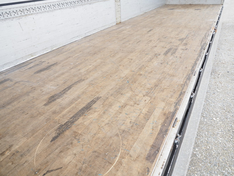 いすゞ ギガ ウイング車 大型 PDG-CYJ77W8 年式 H22[写真22]