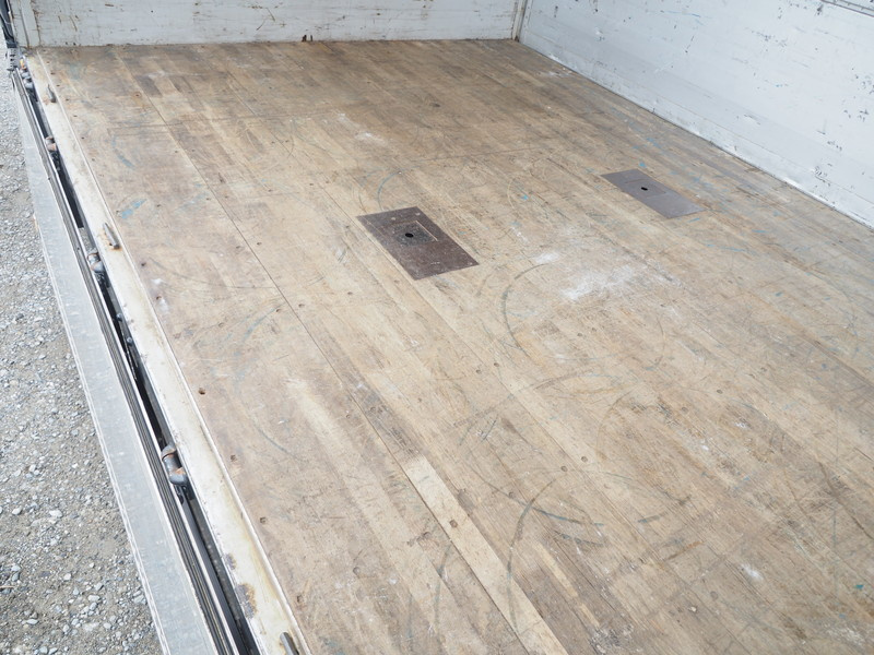 いすゞ ギガ ウイング車 大型 PDG-CYJ77W8 年式 H22[写真23]