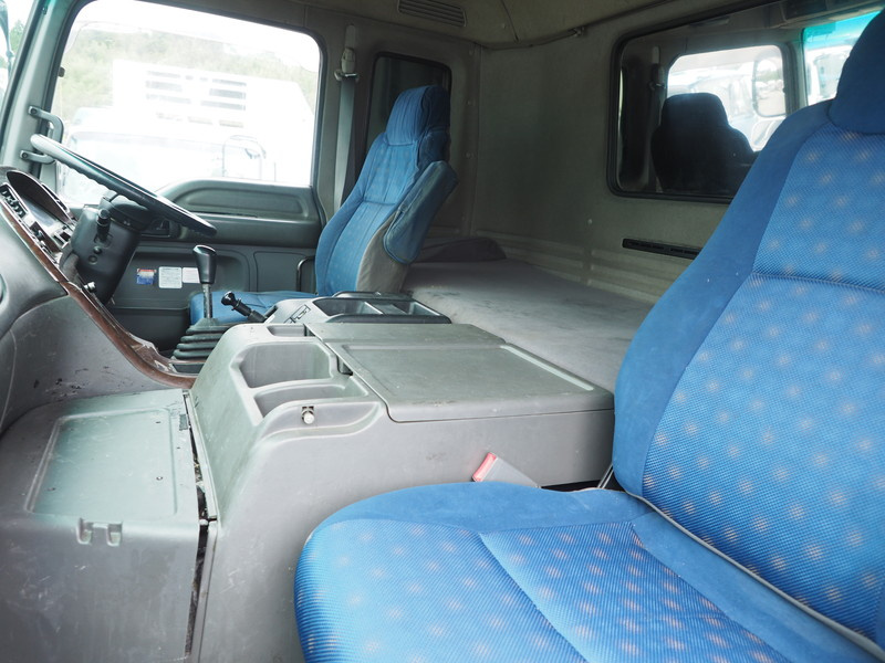 いすゞ ギガ ウイング車 大型 PDG-CYJ77W8 年式 H22[写真34]