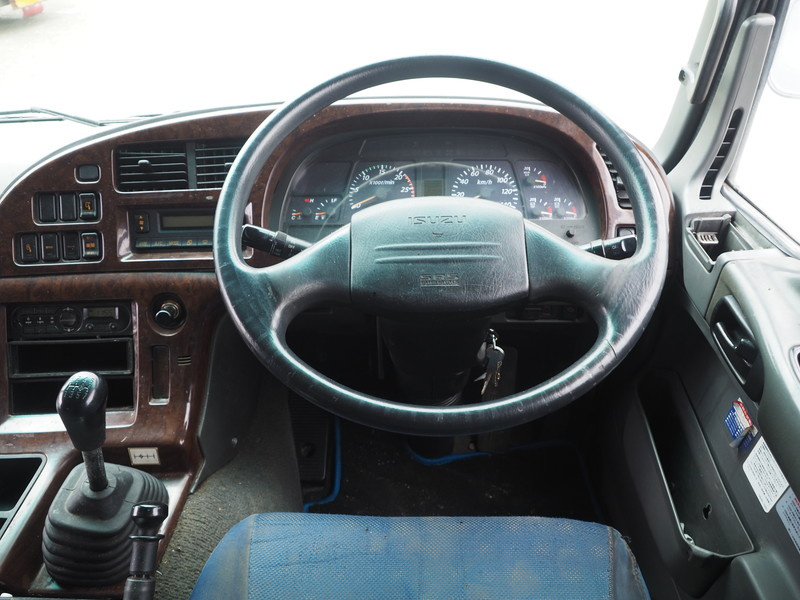 いすゞ ギガ ウイング車 大型 PDG-CYJ77W8 年式 H22[写真30]