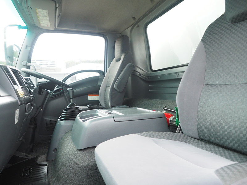 いすゞ フォワード 冷凍バン 中型 TKG-FRR90T2 年式 H25[写真28]