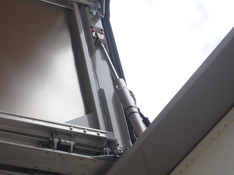 いすゞ ギガ ウイング車 大型 QKG-CYJ77A 年式 H25[写真17]