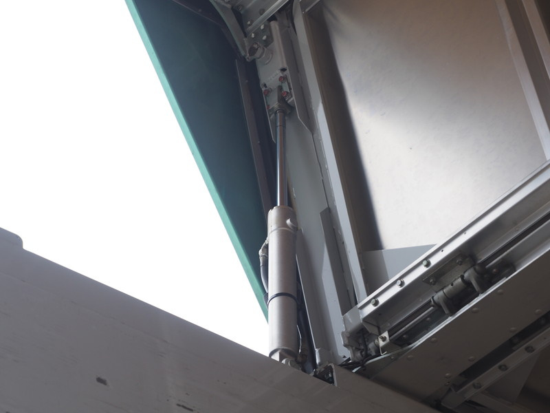 いすゞ ギガ ウイング車 大型 QKG-CYJ77A 年式 H25[写真16]