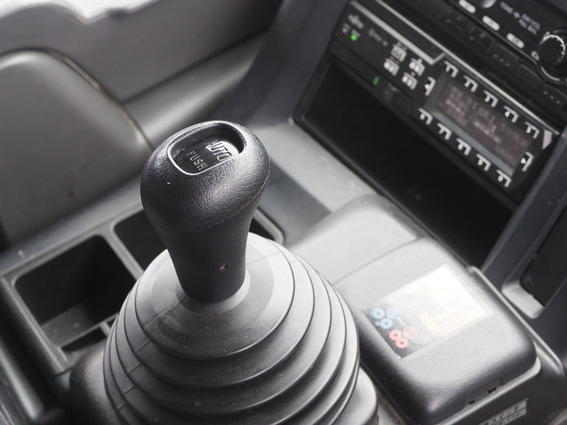 いすゞ ギガ ウイング車 大型 QKG-CYJ77A 年式 H25[写真32]