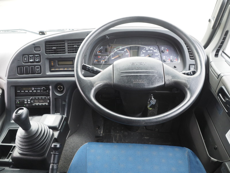 いすゞ ギガ ウイング車 大型 QKG-CYJ77A 年式 H25[写真30]