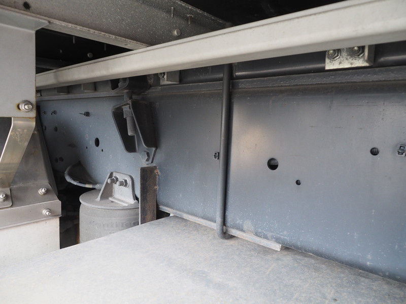 いすゞ ギガ ウイング車 大型 QKG-CYJ77A 年式 H25[写真43]