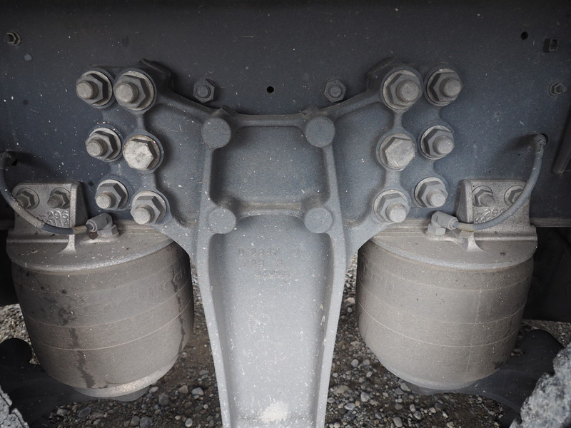 いすゞ ギガ ウイング車 大型 QKG-CYJ77A 年式 H25[写真40]