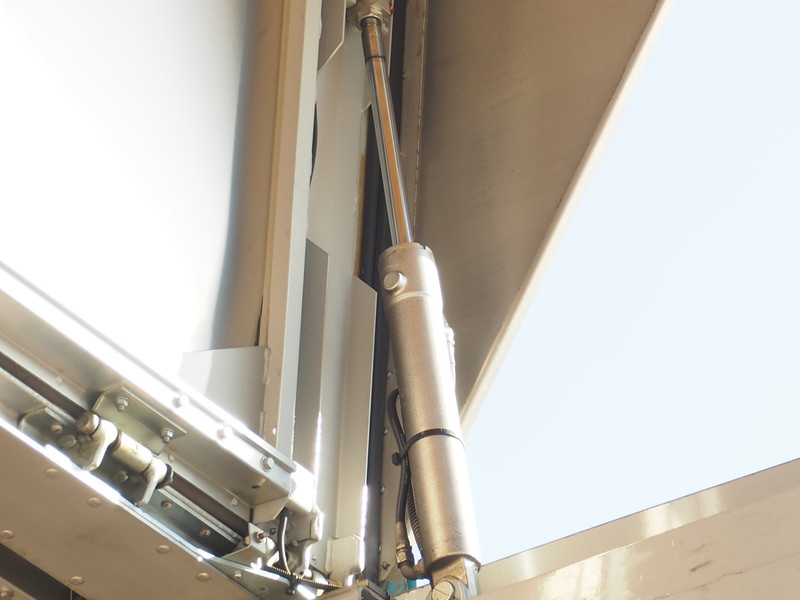 いすゞ ギガ ウイング車 大型 QKG-CYJ77A 年式 H24[写真13]