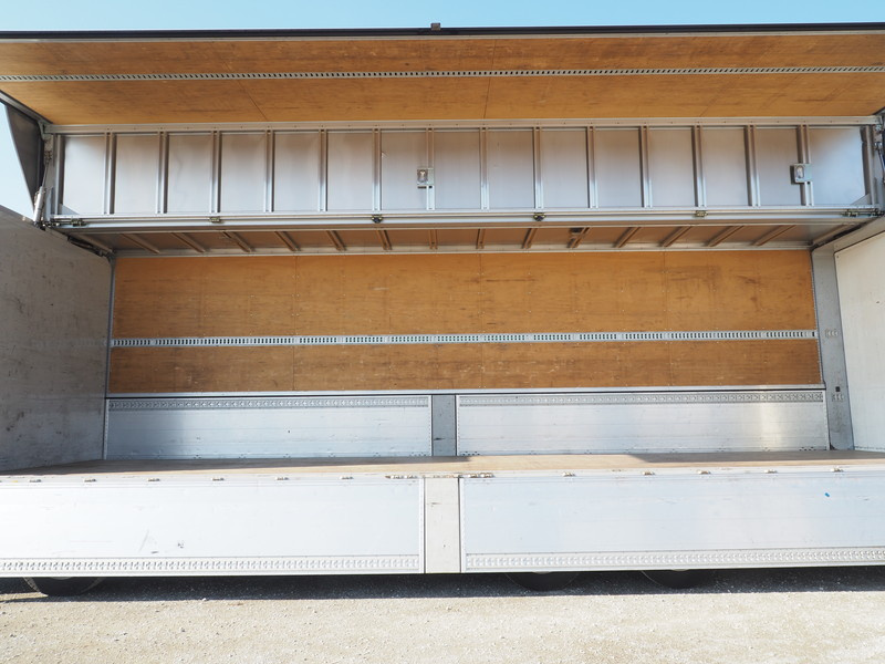 いすゞ ギガ ウイング車 大型 QKG-CYJ77A 年式 H24[写真18]