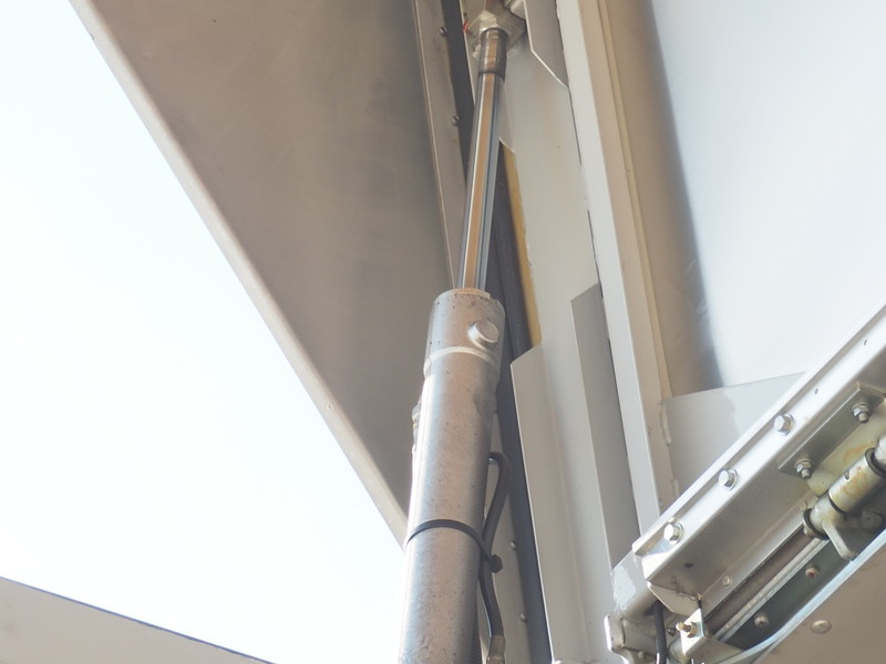 いすゞ ギガ ウイング車 大型 QKG-CYJ77A 年式 H24[写真19]