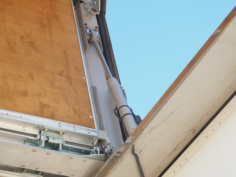 いすゞ ギガ ウイング車 大型 QKG-CYJ77A 年式 H26[写真20]