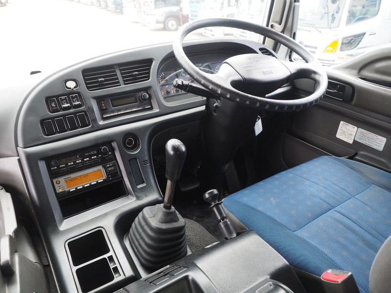 いすゞ ギガ ウイング車 大型 QKG-CYJ77A 年式 H26[写真35]