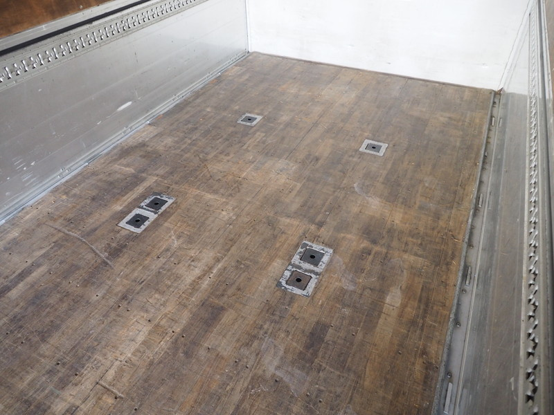 いすゞ ギガ ウイング車 大型 LKG-CYJ77A 年式 H23[写真26]