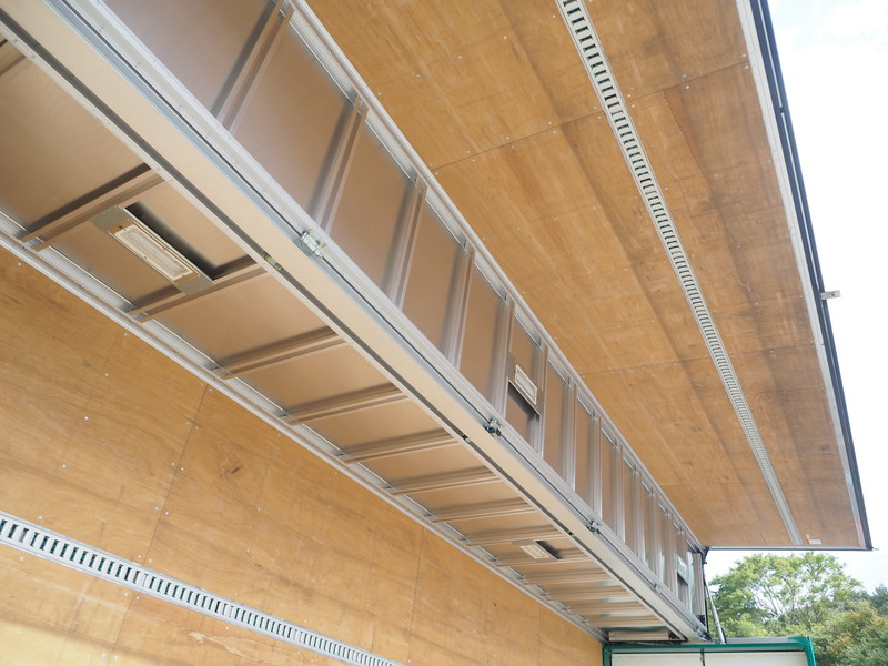 いすゞ ギガ ウイング車 大型 QKG-CYJ77B 年式 H28[写真24]