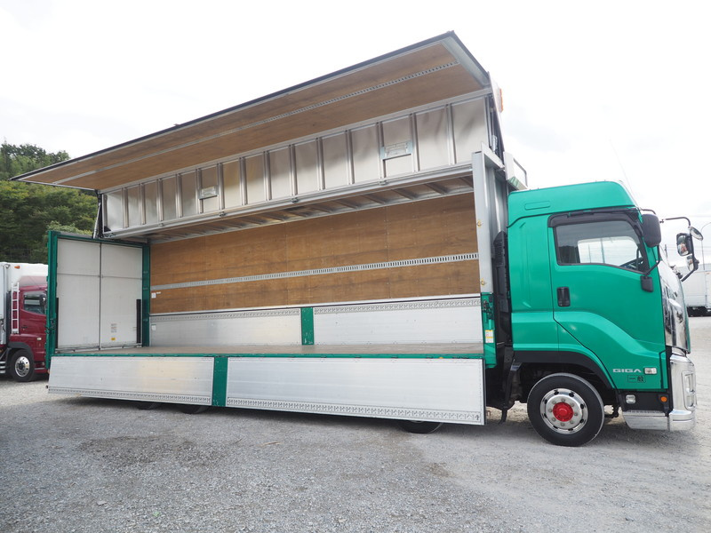 いすゞ ギガ ウイング車 大型 QKG-CYJ77B 年式 H28[写真11]