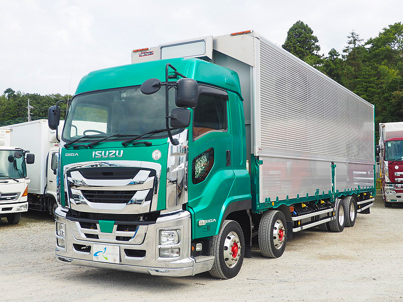 いすゞ ギガ ウイング車 大型 QKG-CYJ77B 年式 H28[写真01]