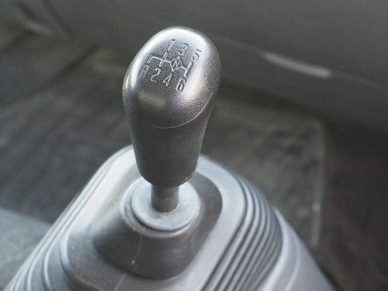 いすゞ フォワード 冷凍バン 中型 TKG-FRR90S2 年式 H25[写真30]