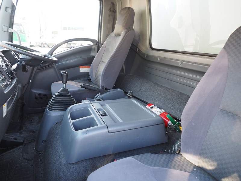 いすゞ フォワード 冷凍バン 中型 TKG-FRR90S2 年式 H25[写真32]