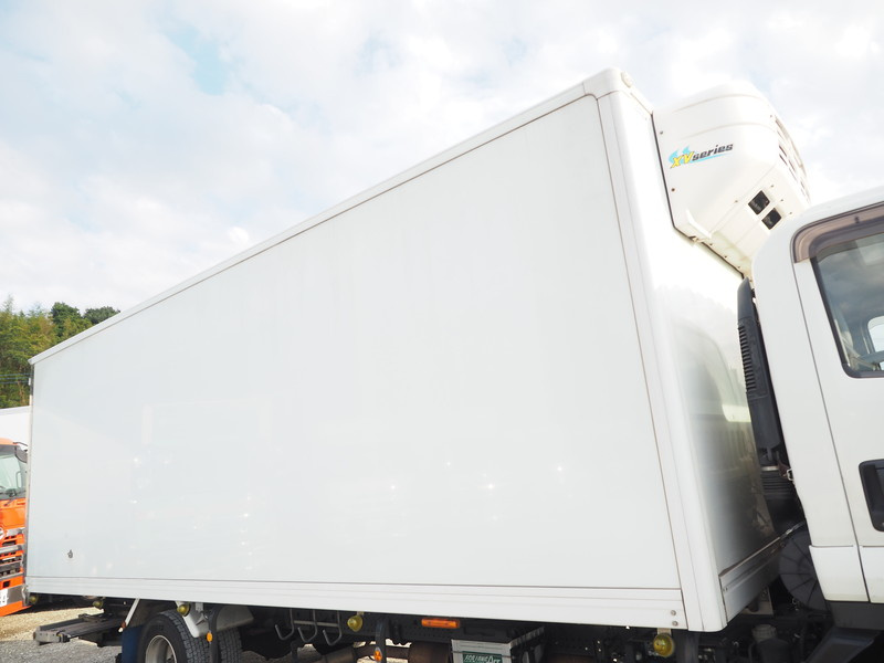 いすゞ フォワード 冷凍バン 中型 TKG-FRR90S2 年式 H25[写真09]