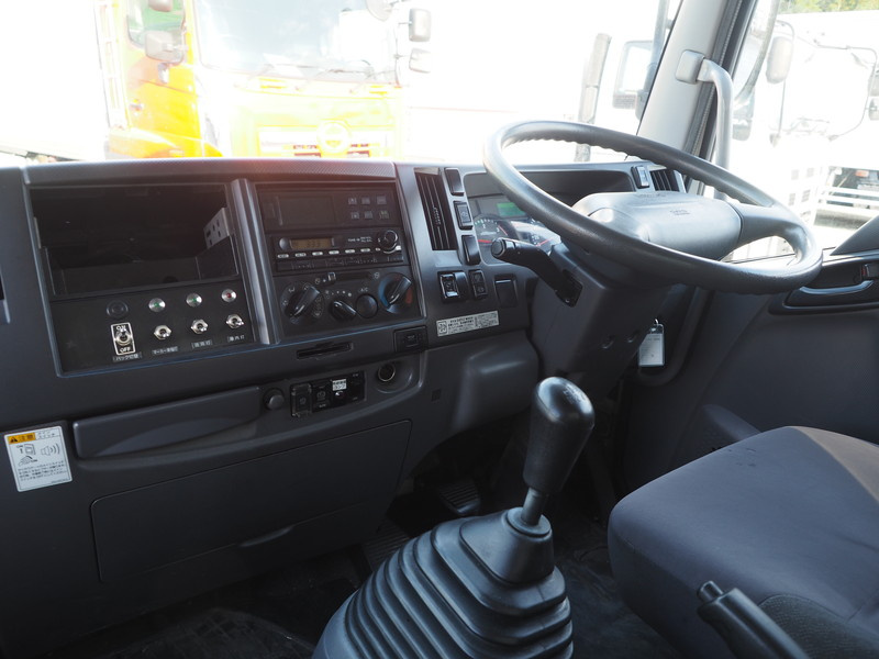 いすゞ フォワード 冷凍バン 中型 TKG-FRR90S2 年式 H25[写真29]