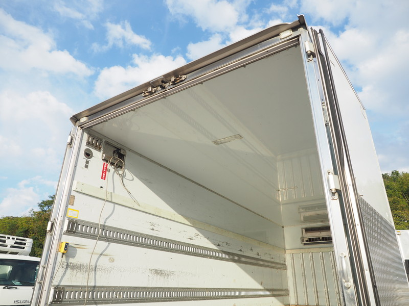 いすゞ フォワード 冷凍バン 中型 TKG-FRR90S2 年式 H25[写真19]