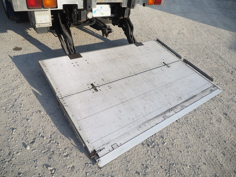 いすゞ フォワード 冷凍バン 中型 TKG-FRR90S2 年式 H25[写真24]