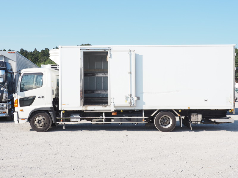 日野 レンジャー 冷凍バン 中型 TKG-FC9JKAG 年式 H25[写真11]